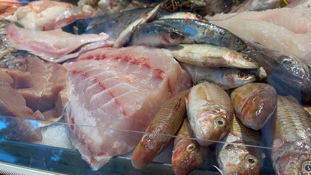 Frischer Fisch an unserem Marktstand – Bild 13