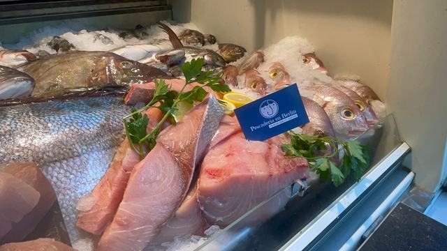 Frischer Fisch an unserem Marktstand – Bild 16