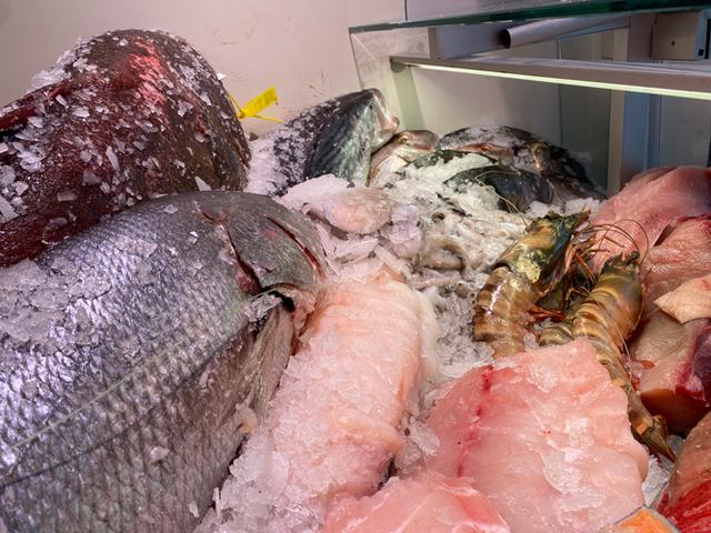 Frischer Fisch an unserem Marktstand – Bild 20