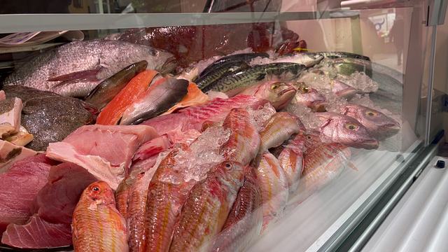 Frischer Fisch an unserem Marktstand – Bild 24